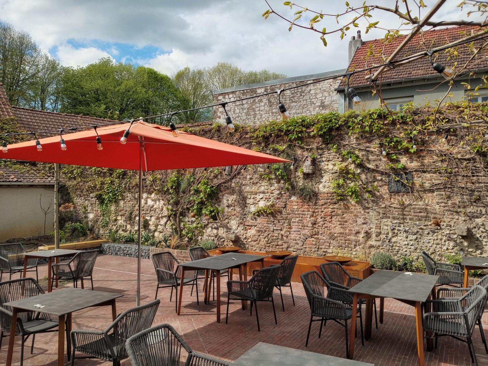 Logis Hotel & Restaurant - Les Hauts De Montreuil 몽트뢰유쉬르메르 외부 사진